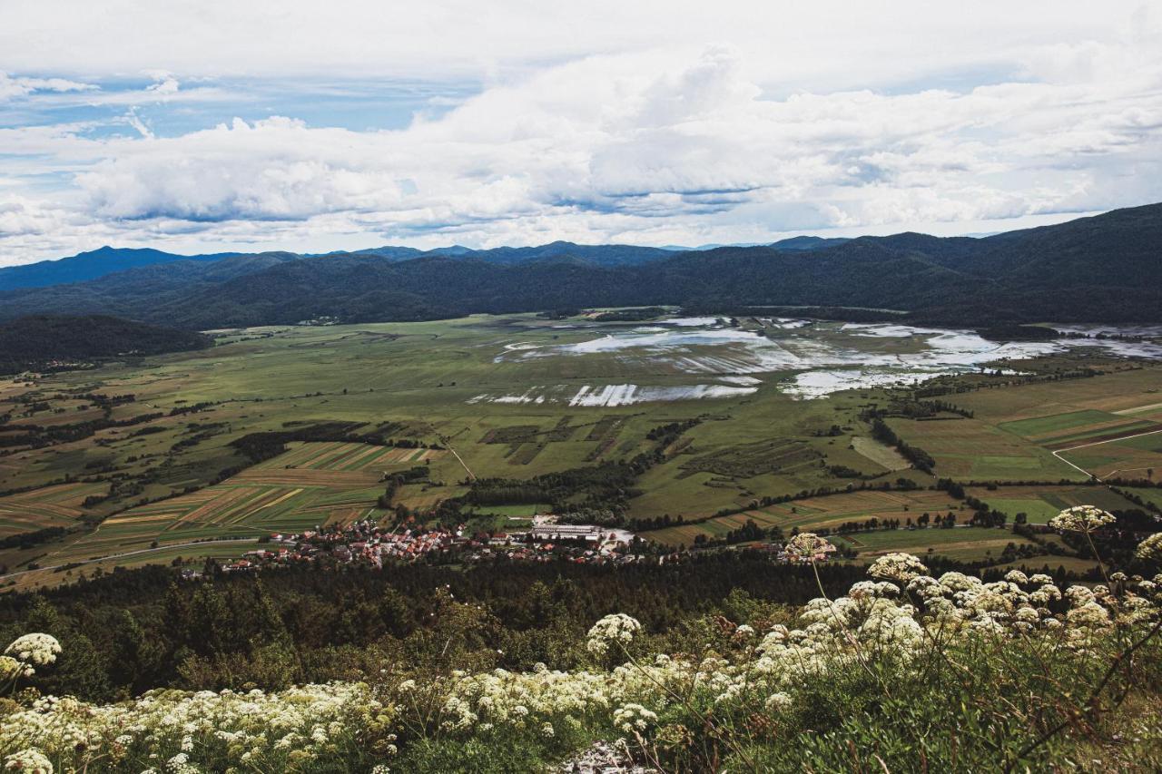 Dom Na Slivnici Bed & Breakfast Cerknica Eksteriør bilde
